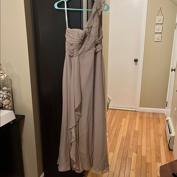 David's Bridal Dresses & Skirts - David's Bridal Elegant Gown in Cream